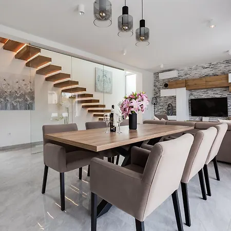 Villa Martina - Crowonder Luxury Rent