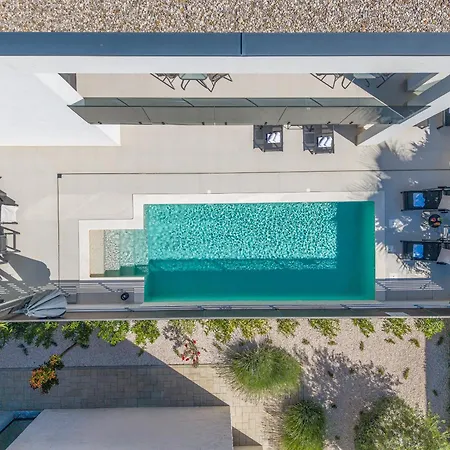 Martina - Crowonder Luxury Rent