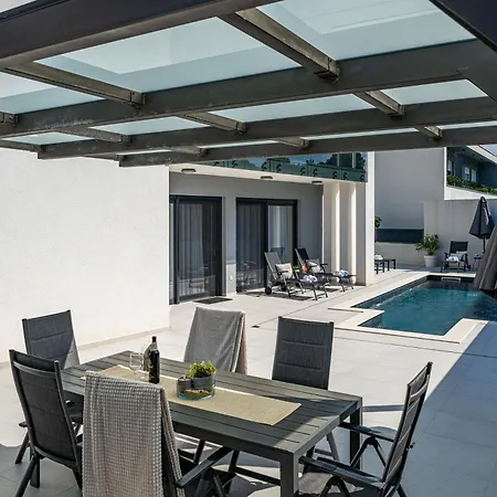 Martina - Crowonder Luxury Rent Villa