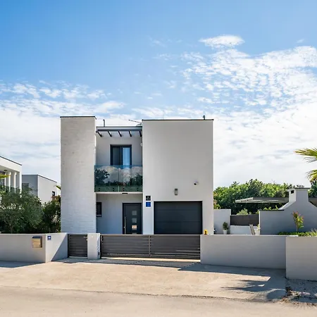 Villa Martina - Crowonder Luxury Rent
