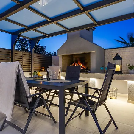 Martina - Crowonder Luxury Rent * Zaton (Zadar)