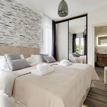 Martina - Crowonder Luxury Rent Villa