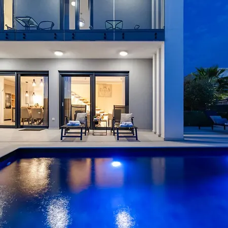 Villa Martina - Crowonder Luxury Rent