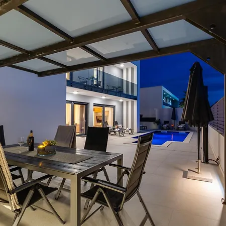Martina - Crowonder Luxury Rent Zaton (Zadar)
