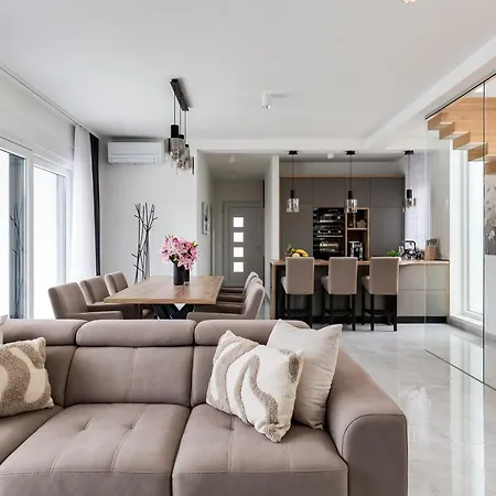 Martina - Crowonder Luxury Rent Villa