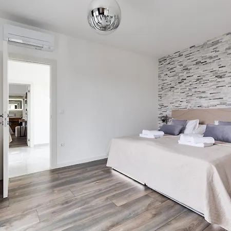 Villa Martina - Crowonder Luxury Rent *