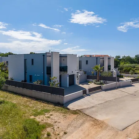 Martina - Crowonder Luxury Rent Villa