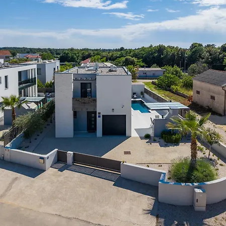 Martina - Crowonder Luxury Rent Villa *