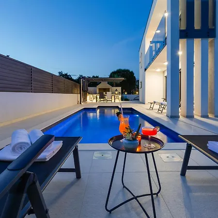 Martina - Crowonder Luxury Rent Zaton (Zadar)