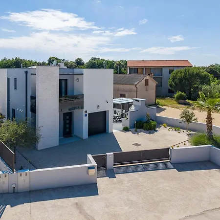 Martina - Crowonder Luxury Rent * Zaton (Zadar)