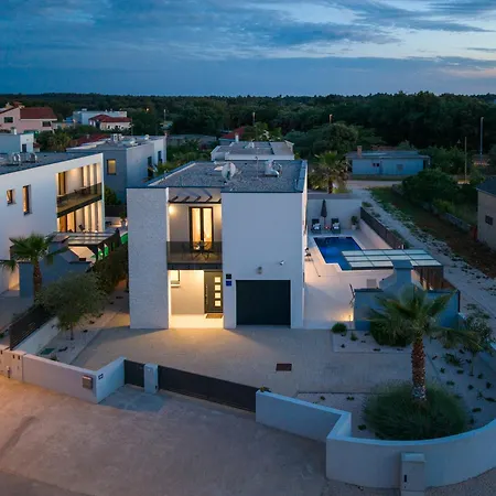 Martina - Crowonder Luxury Rent Villa Zaton