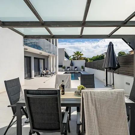 Martina - Crowonder Luxury Rent Zaton