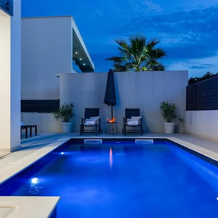 Martina - Crowonder Luxury Rent * Zaton