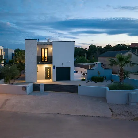 Martina - Crowonder Luxury Rent Villa *