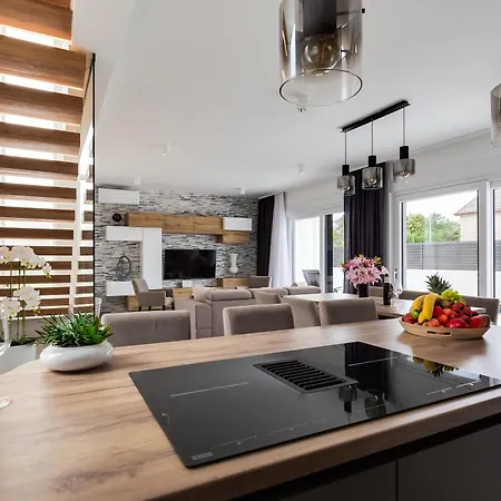 Martina - Crowonder Luxury Rent Villa